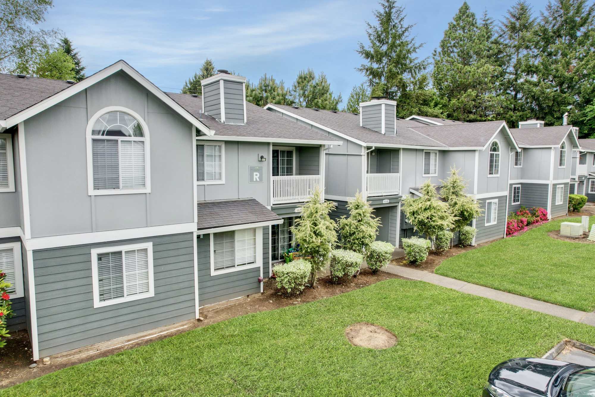 Building exterior view at Walnut Grove Landing Apartments in Vancouver, Washington