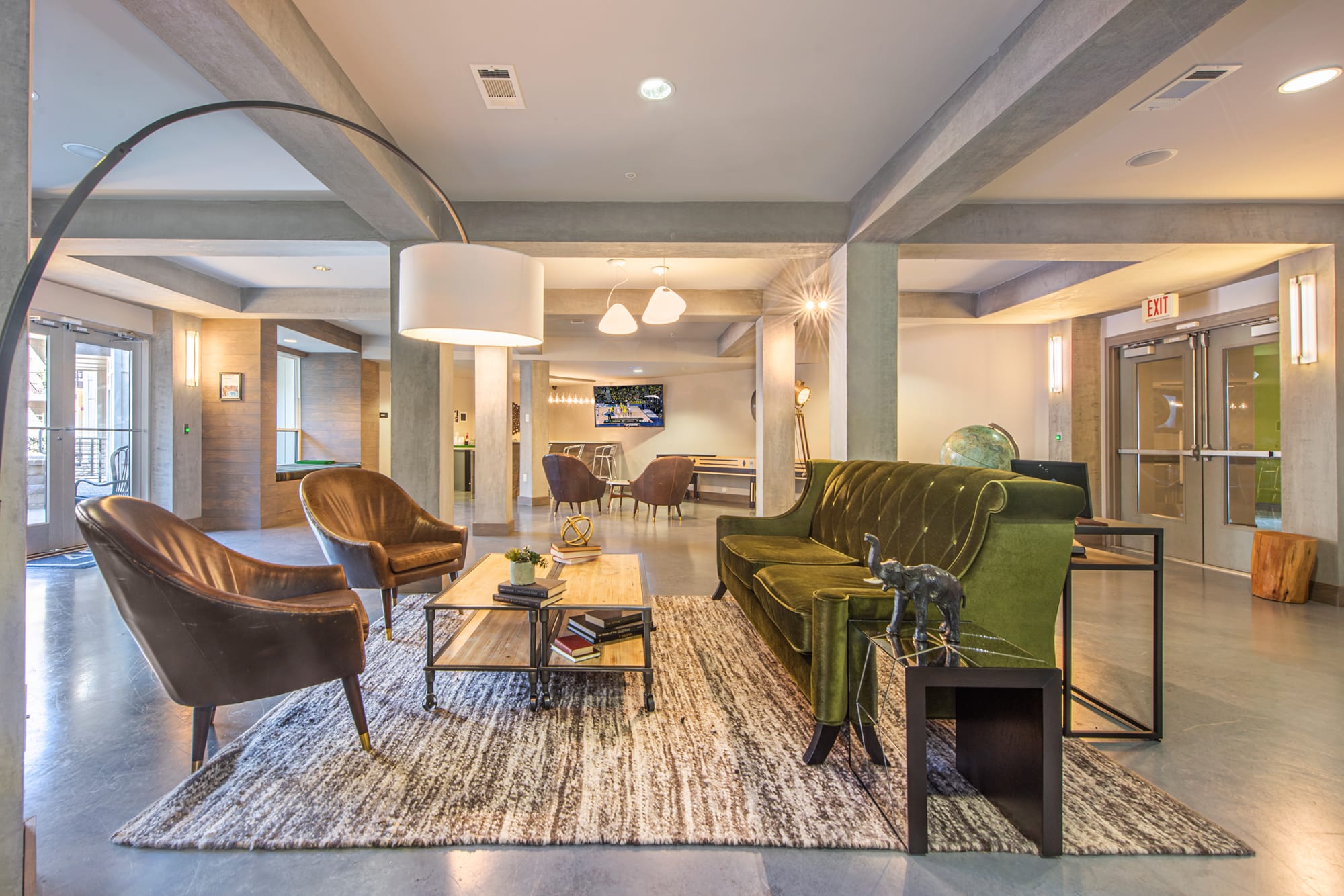 Community lounge area at 400 RHETT in Greenville, South Carolina