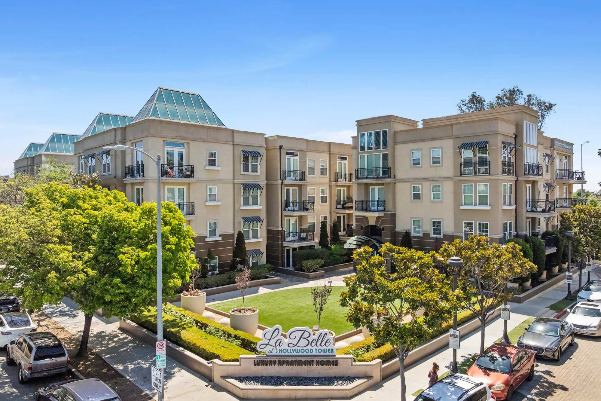 Aerial view of courtyard entrance to office at La Belle at Hollywood Tower in Los Angeles, California