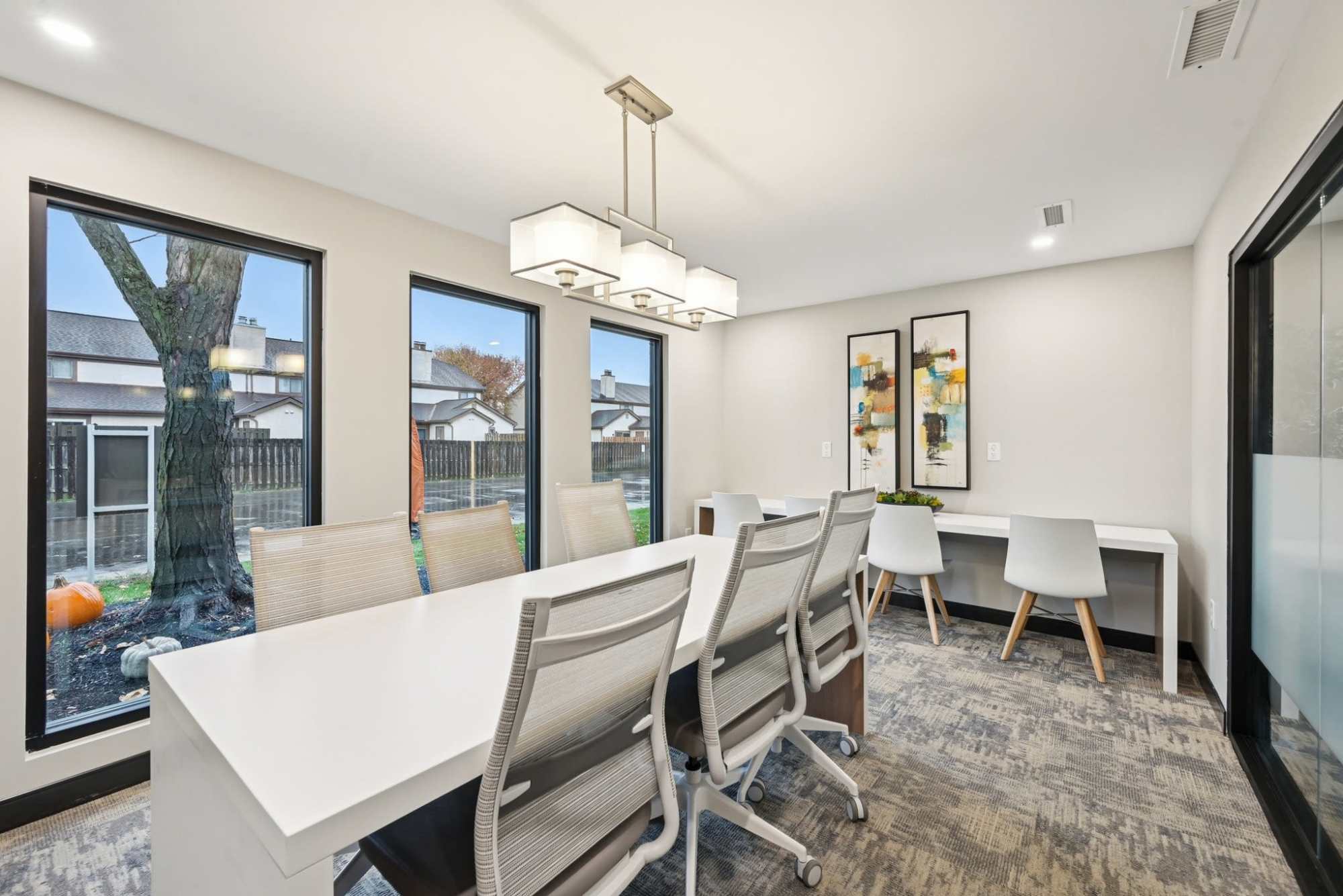 Business center with conference table at Pointe at Northern Woods in Columbus, Ohio