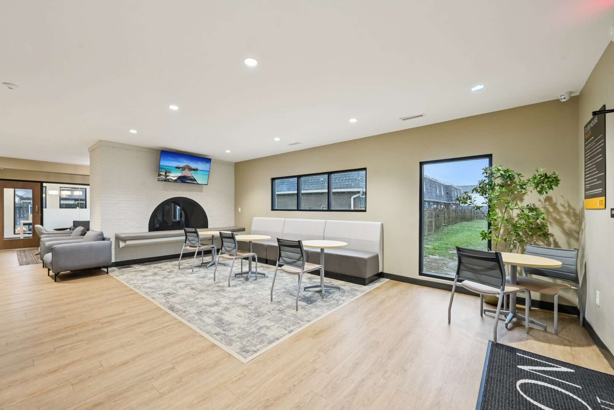 Clubhouse lounge area at Pointe at Northern Woods in Columbus, Ohio