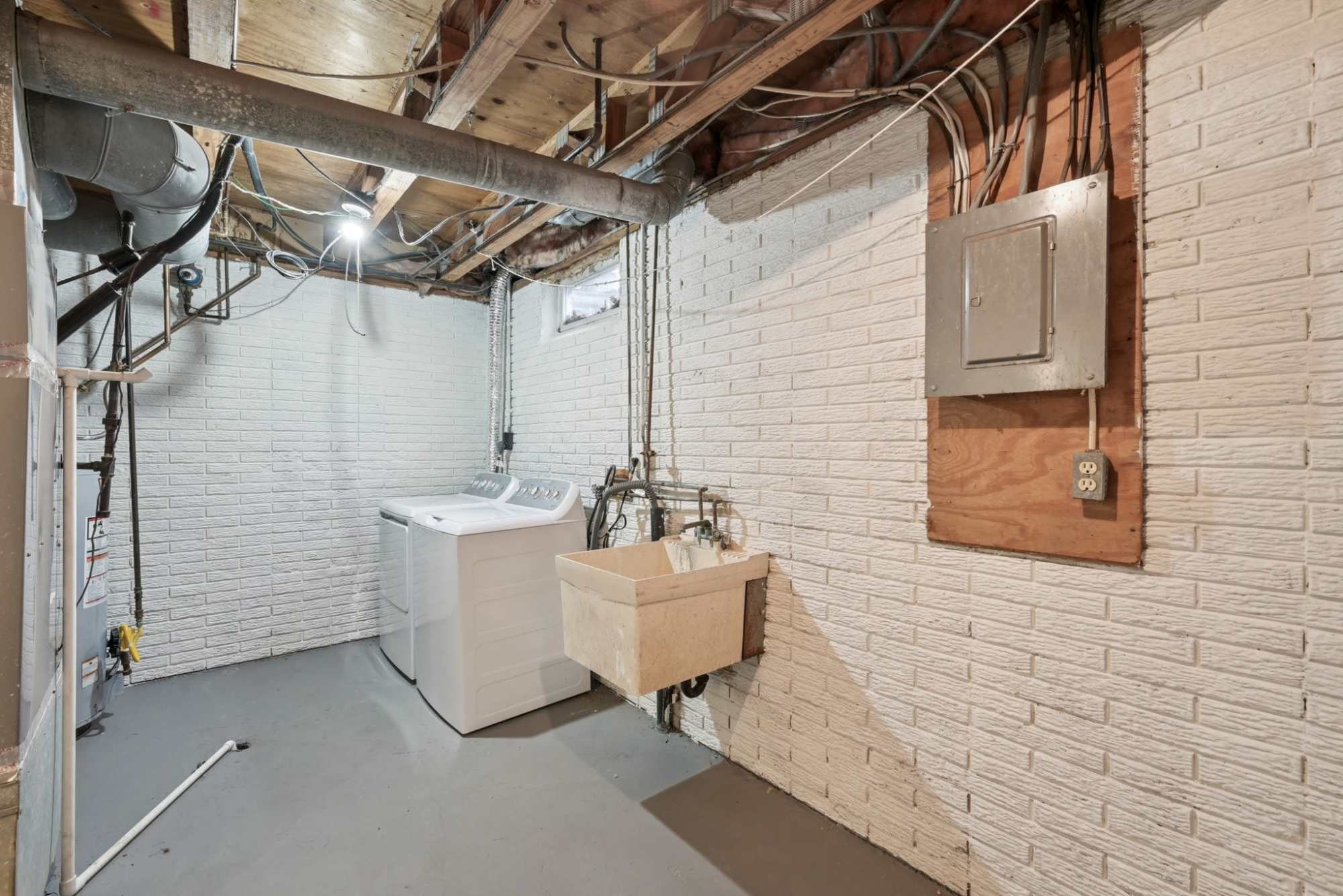 Washer and dryer at Pointe at Northern Woods in Columbus, Ohio