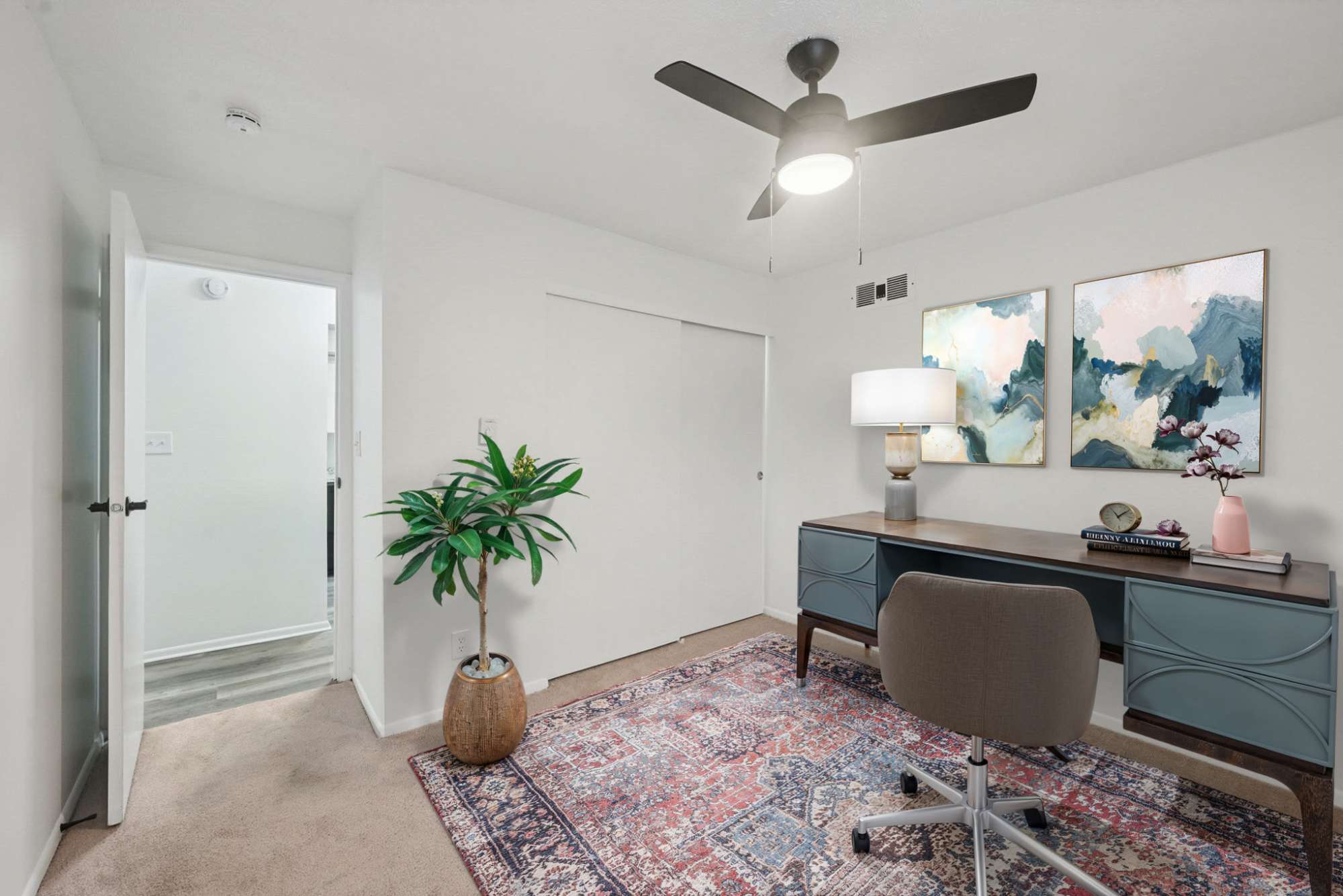 Private work and study area at Pointe at Northern Woods in Columbus, Ohio