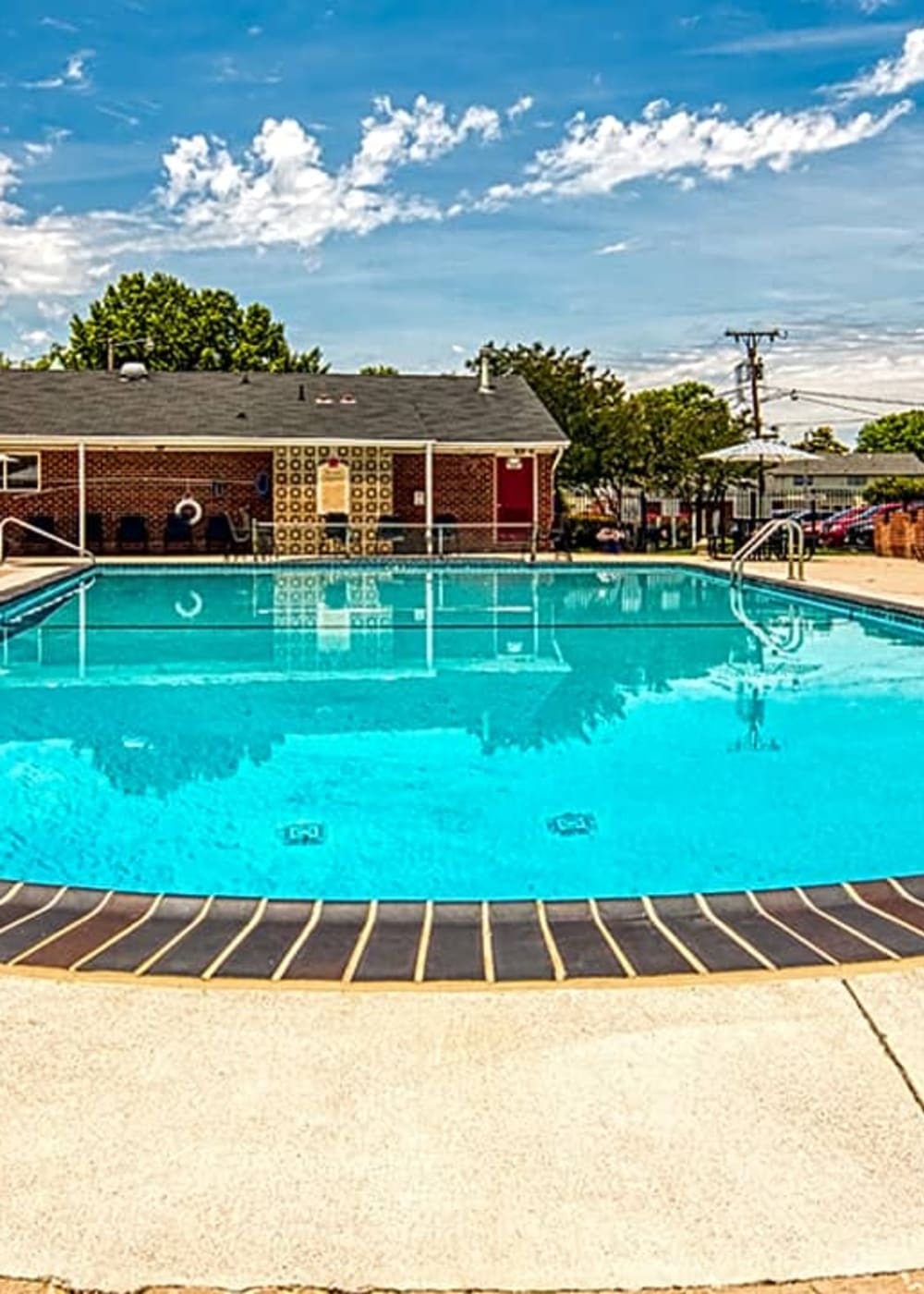 Outdoor swimming pool at Pointe at River City in Richmond, Virginia