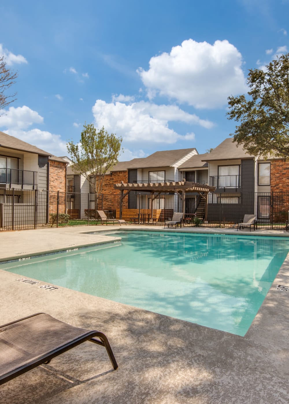 Nice swimming pool at Holbrook Apartment Homes in Dallas, Texas