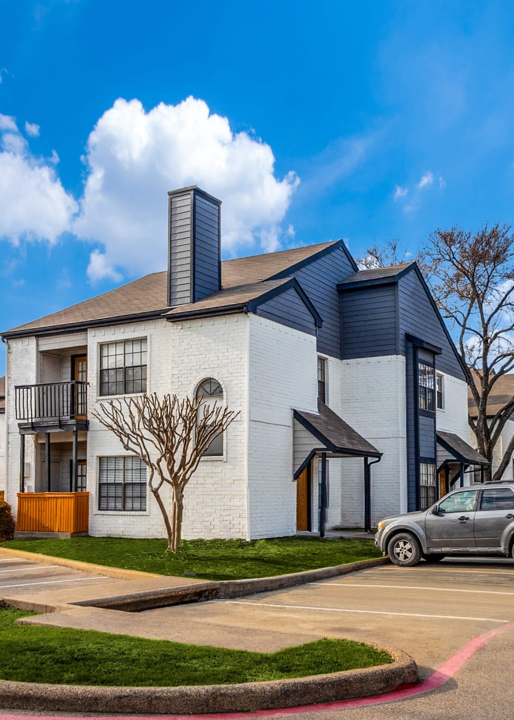 Modern community at Knowlton Apartment Homes in Mesquite, Texas
