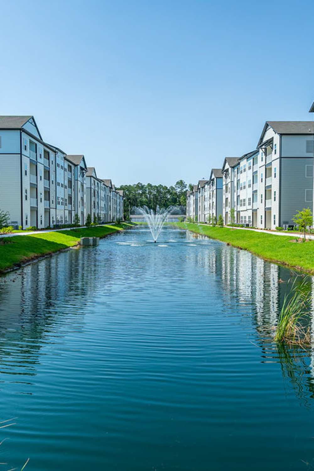 Waterside walking trail at Avion Apartments in Jacksonville, Florida
