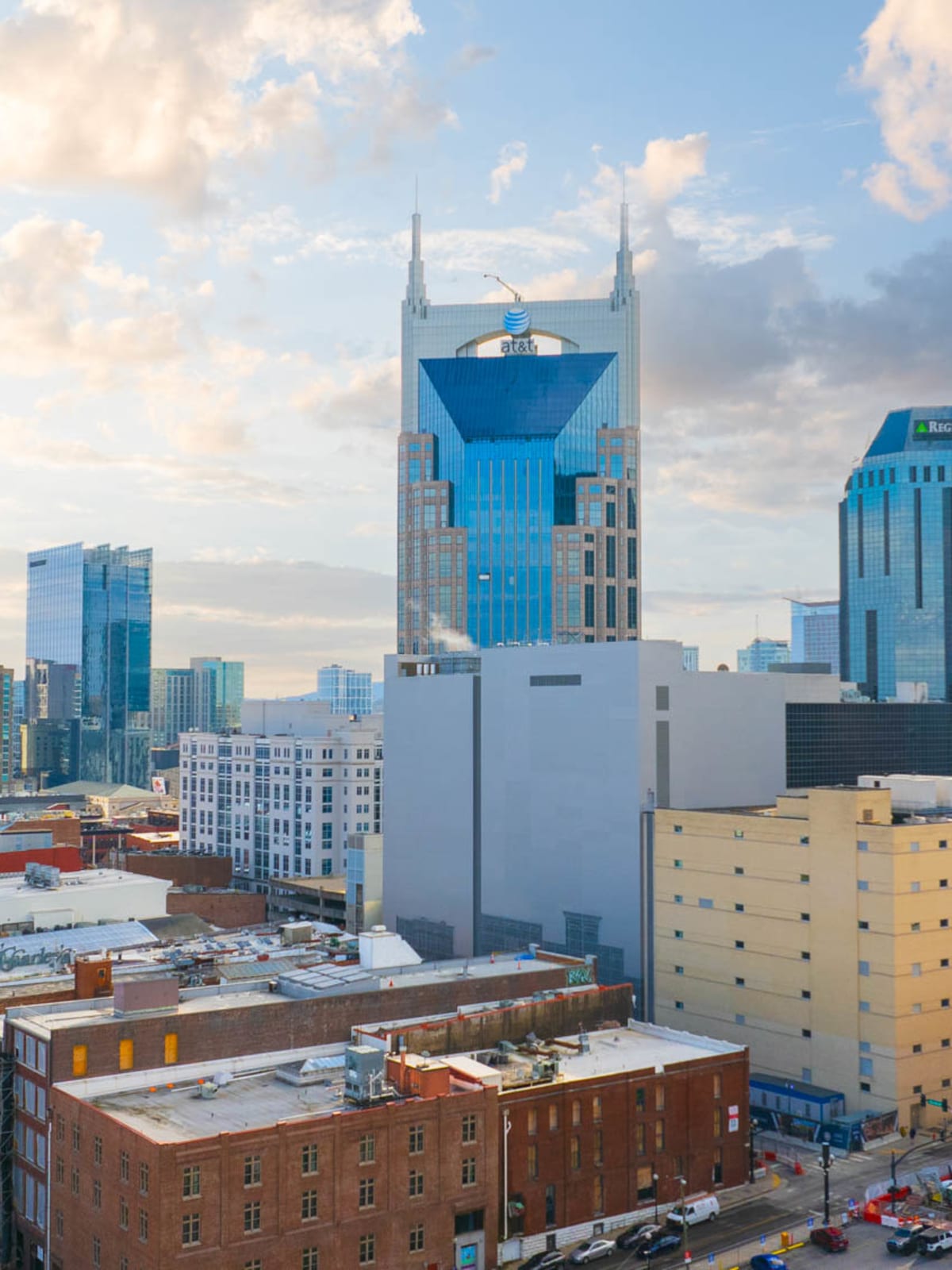 Nashville, Tennessee skyline near The Scottie