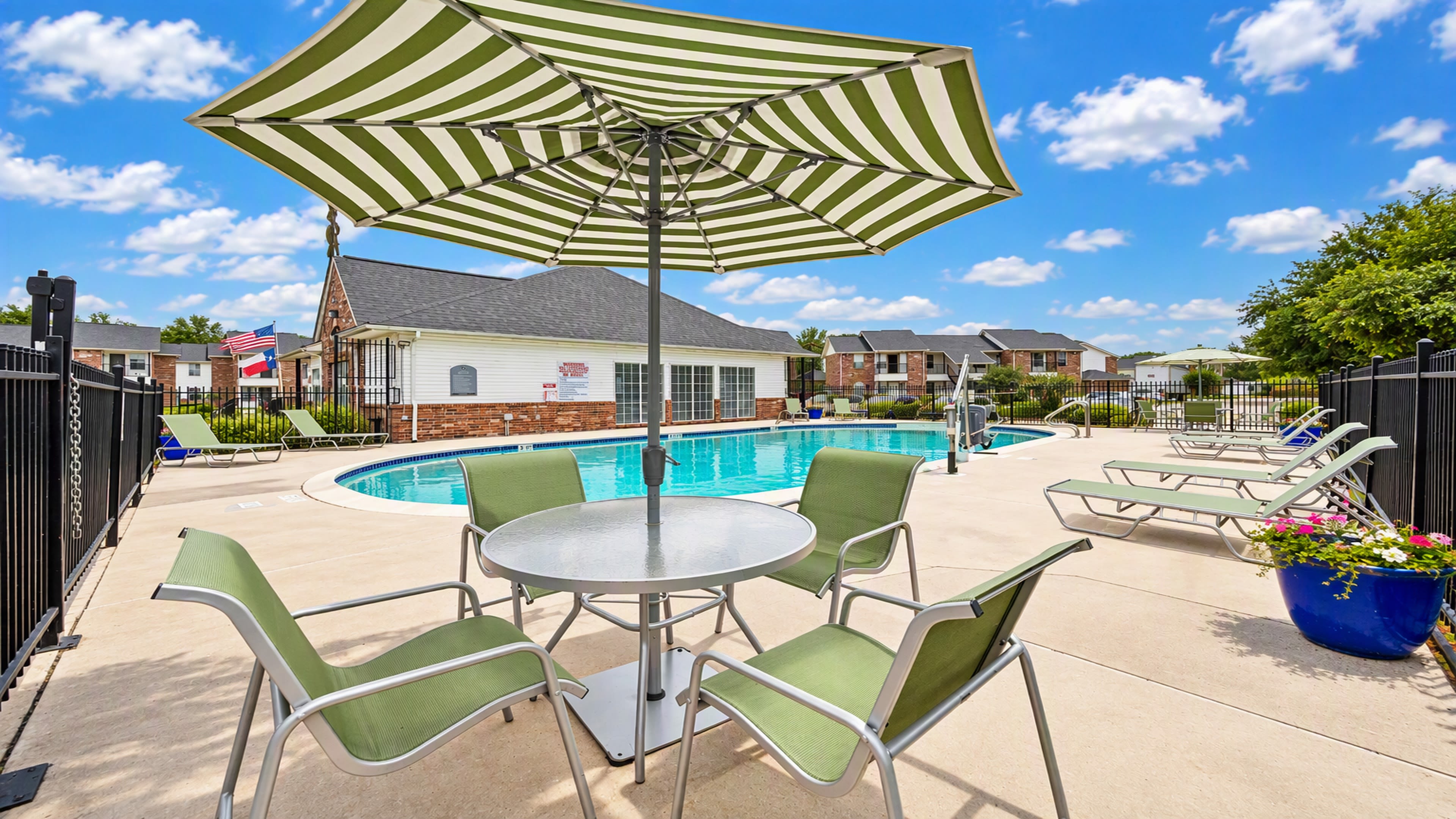 Pool at Meadowbrook Plaza in Houston, Texas
