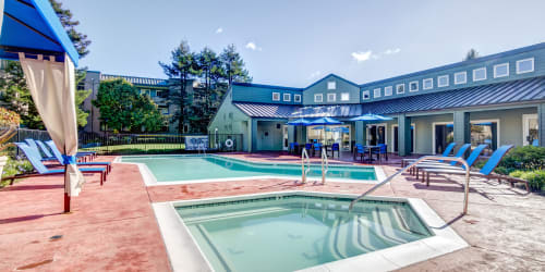 The relaxing swimming pool at Serramonte Ridge Apartment Homes in Daly City, California