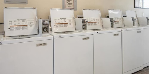 Laundry at Magnolia on Lake in Los Angeles, California