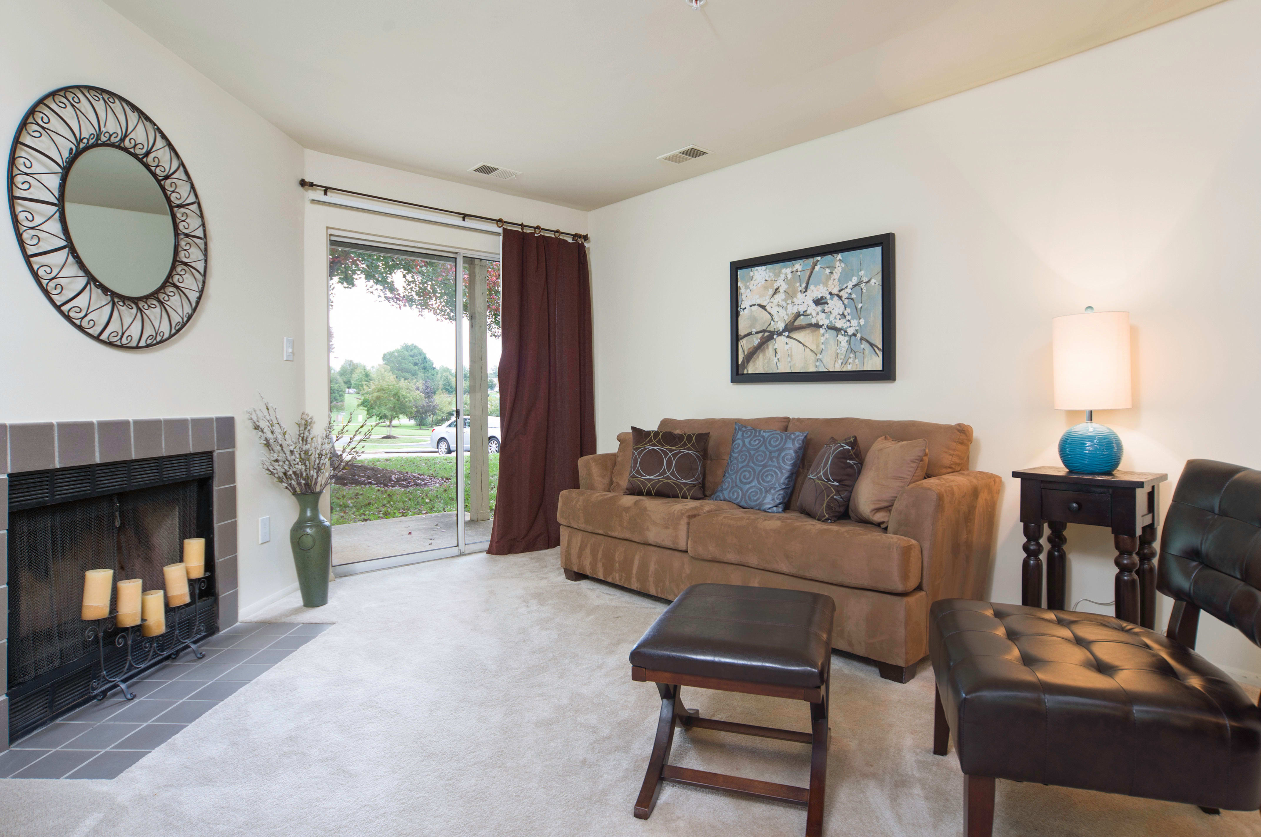 Living room at Hunter's Chase Apartments in Midlothian, Virginia
