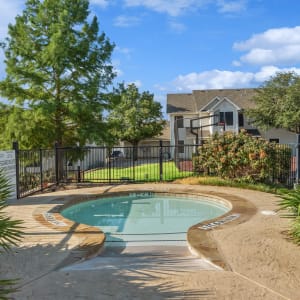 Sunny and inviting hot tub at Lakeview in Fort Worth, Texas