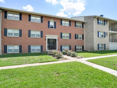 The Village of Chartleytowne Apartments & Townhomes offers walking paths in Reisterstown, MD