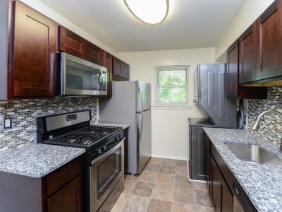 Mt. Arlington Gardens Apartment Homes offers a fully equipped kitchen in Mt. Arlington, NJ