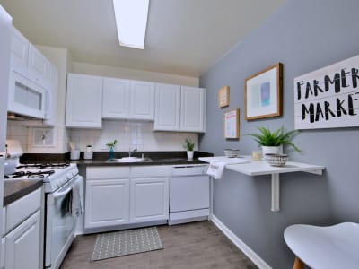 Living room at Willow Run at Mark Center Apartment Homes