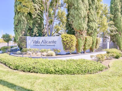 View neighborhood information for Vista Alicante in La Mirada, California
