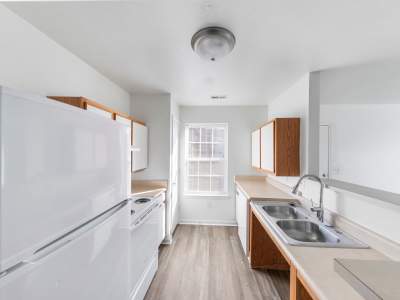 Woman putting laundry in the washer at Tyler's Creek Townhomes in Fairfield, Ohio