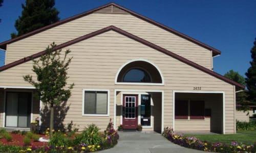 Exterior building at Creekside Park Apartments in Napa, California