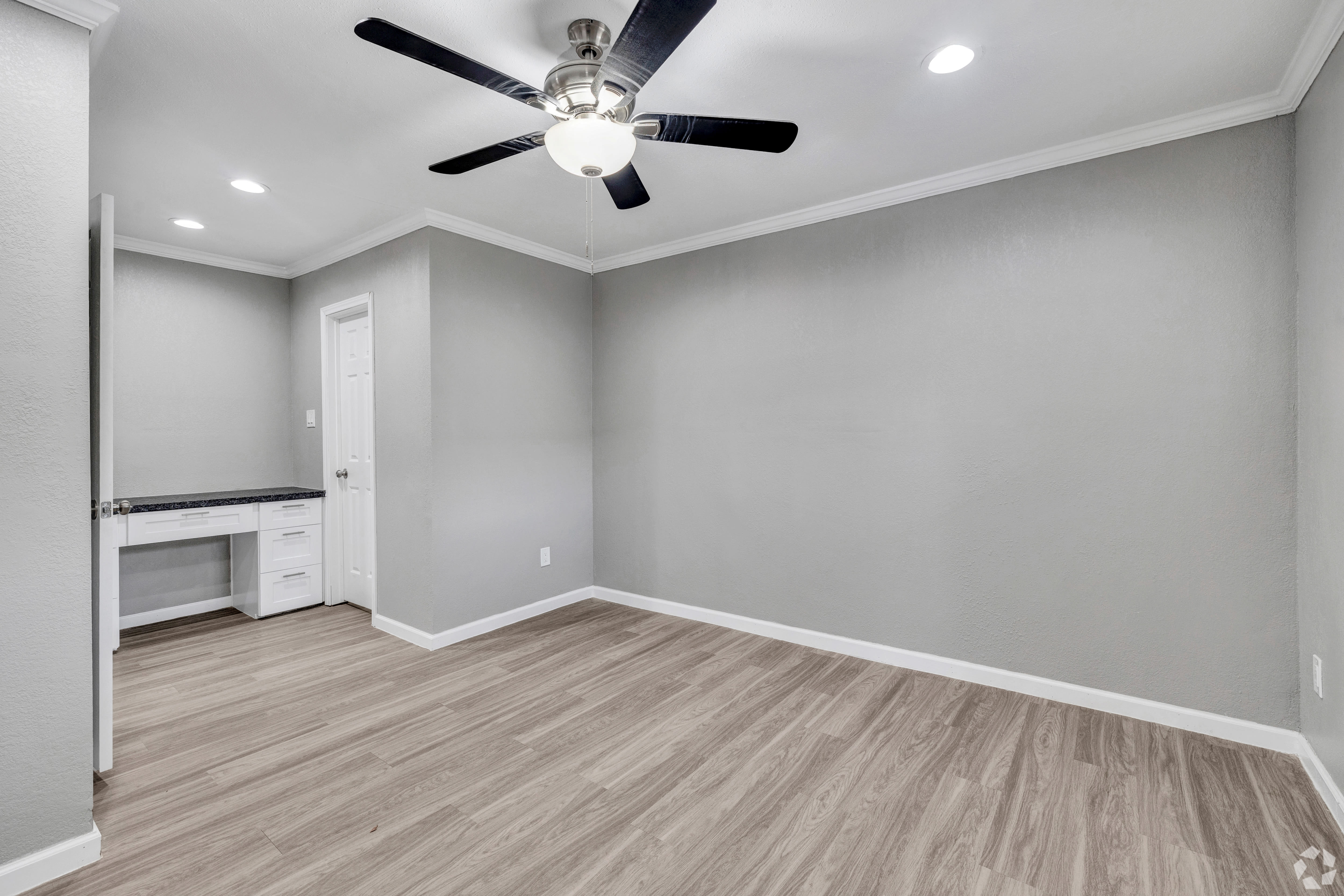 2BR, 2BA - 950SF - Primary Bedroom