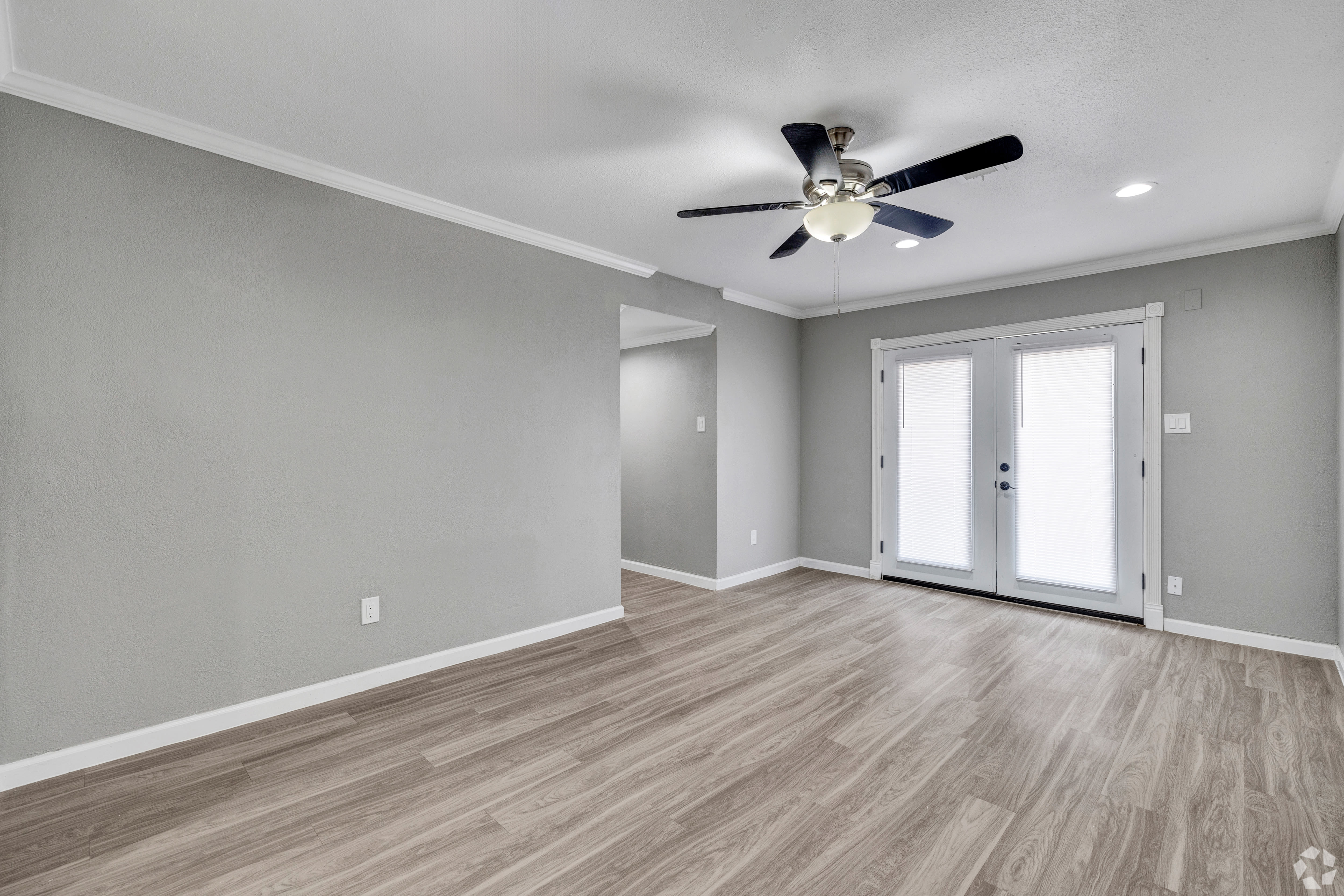 2BR, 2BA - 950SF - Living Room