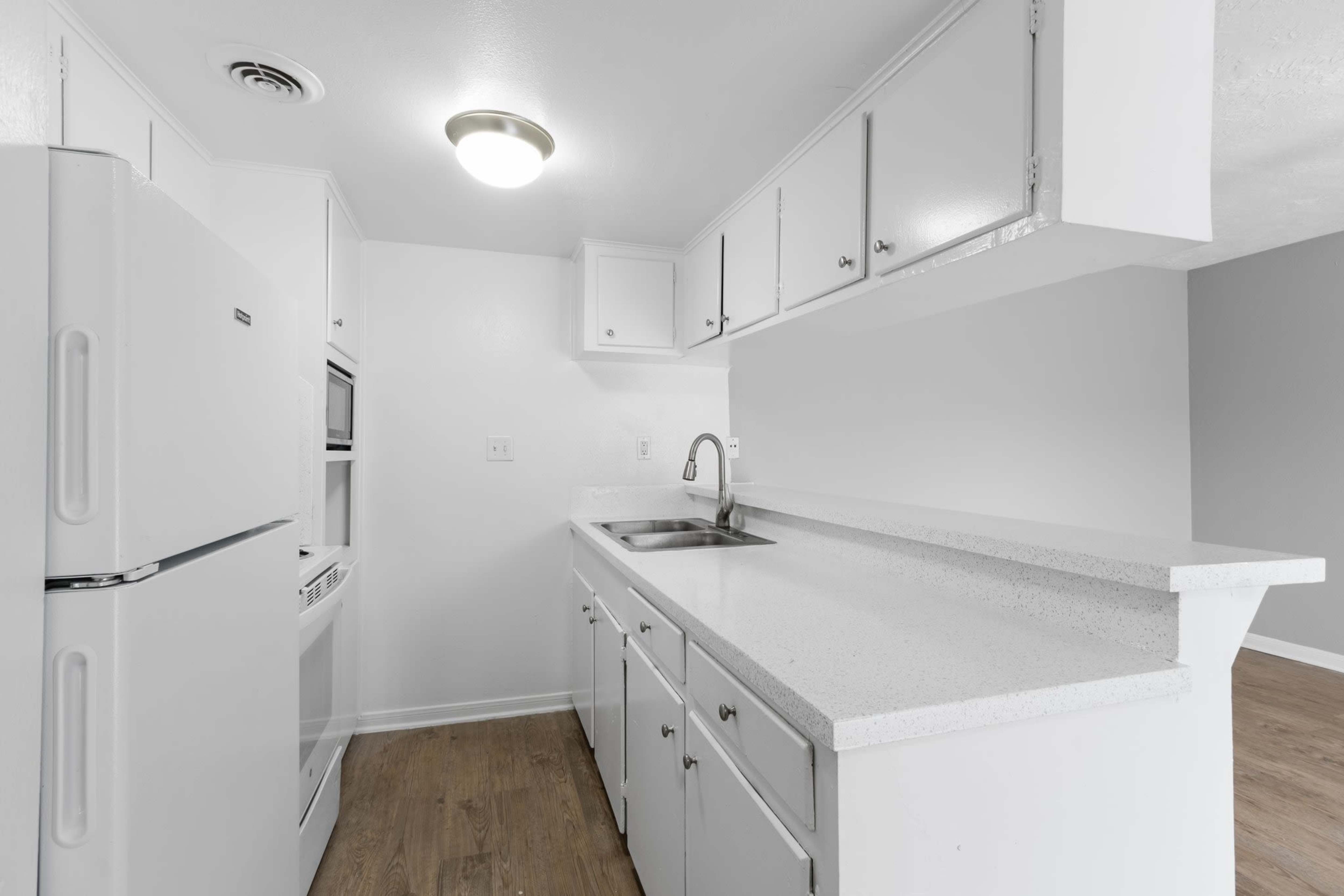 1BR, 1BA - 640SF - Kitchen