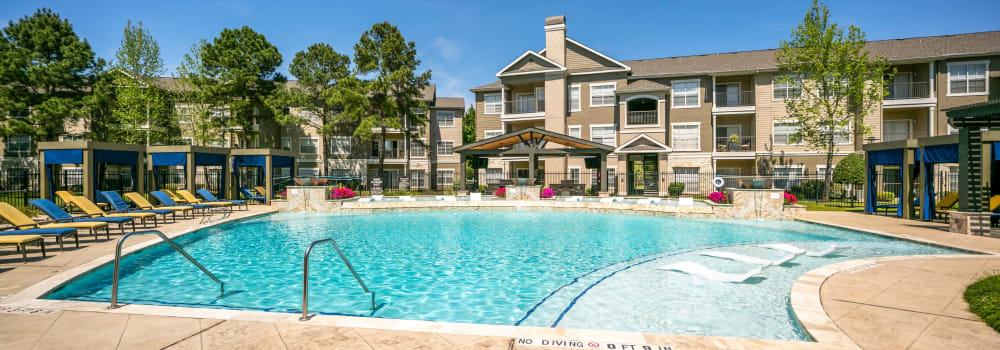 A luxury swimming pool at The Fuse at Park Row in Houston, Texas