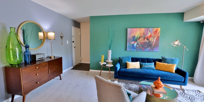 Dining room at Lynbrook at Mark Center Apartment Homes