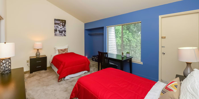 Enjoy apartments with a modern bedroom at Briarwood Apartments & Townhomes