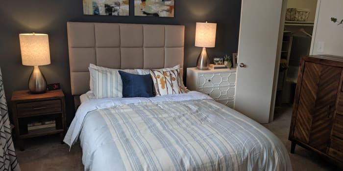 Sherwood Crossing Apartments & Townhomes offers a beautiful bedroom in Philadelphia, Pennsylvania