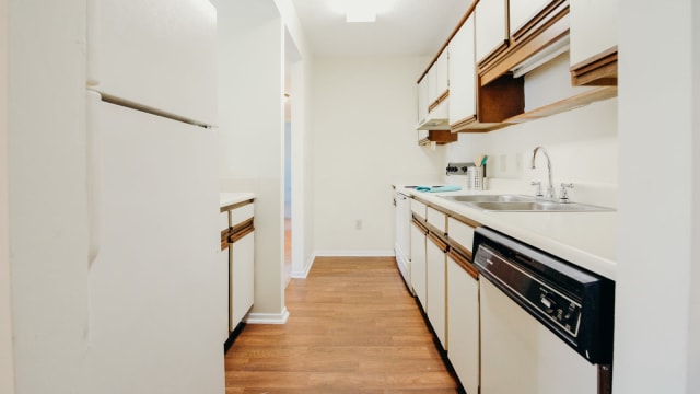Kitchen at Halcyon Park Apartments in Montgomery, Alabama