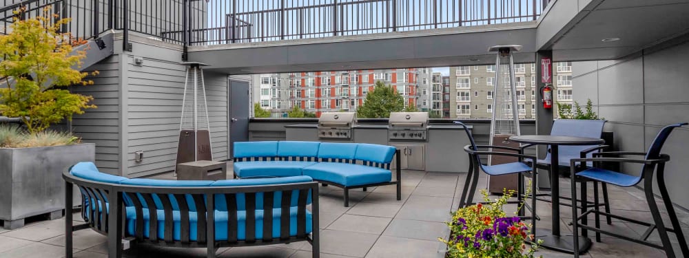 Outdoor seating in a community area at Elan 41 Apartments in Seattle, Washington