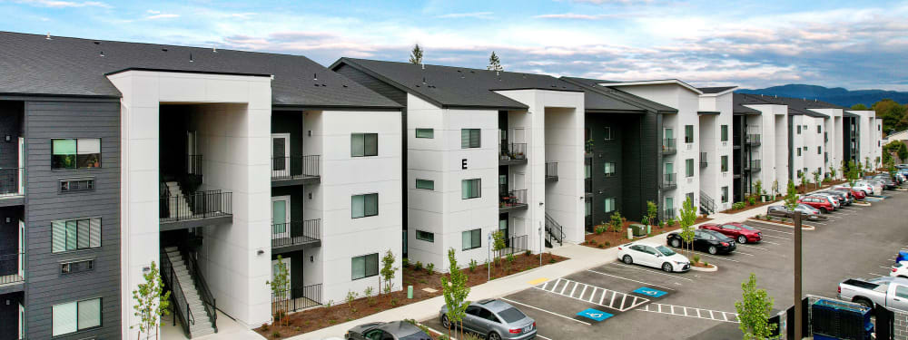 The relaxing rooftop patio at Kestrel Park in Vancouver, Washington