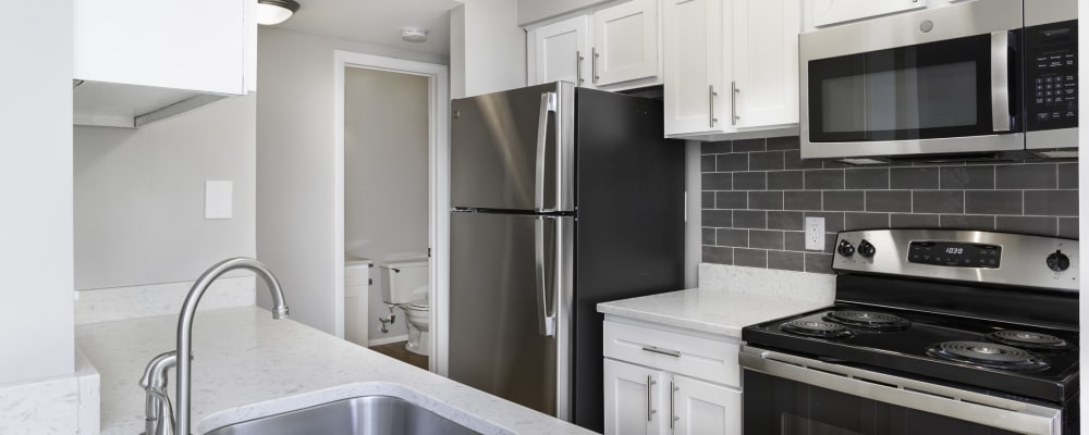 An apartment kitchen at Springwoods at Lake Ridge in Woodbridge, Virginia