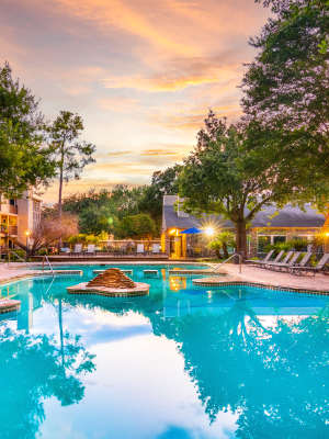 Modern Amenities at The Abbey At Enclave in Houston, Texas