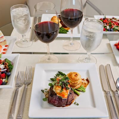 View the Dining at All Seasons West Bloomfield in West Bloomfield, Michigan