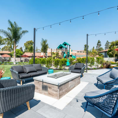 Ventura Apartments - Sofi Ventura Outdoor Shelter Area With Benches and Grills
