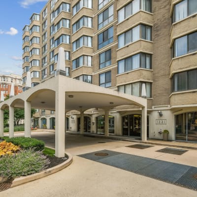 Link to the virtual tour at The Cambridge Apartments in Washington, District of Columbia