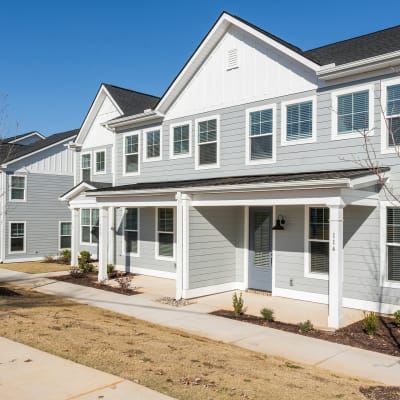 Exterior of an apartment home building at Rows at Pinestone in Travelers Rest, South Carolina