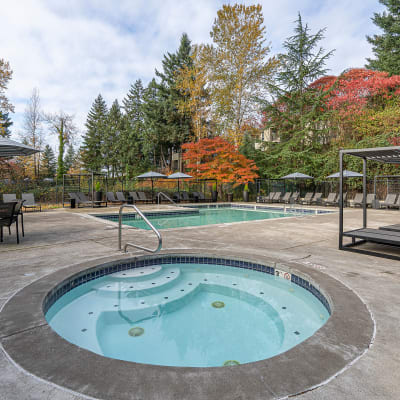 Large pool and hot tub at Timbers at Tualatin in Tualatin, Oregon