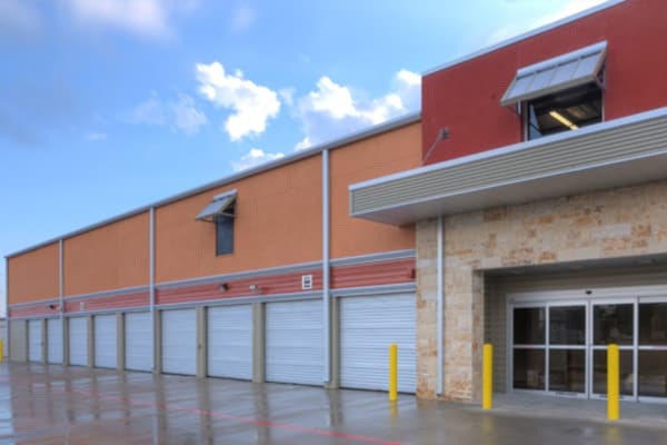family storing their goods at New Braunfels Storage