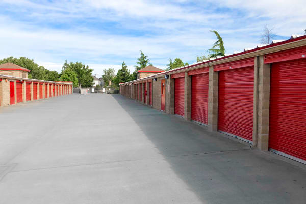 Self storage building exterior in Elk Grove