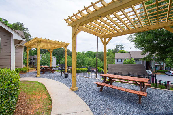 Outdoor grilling area at Gregory Lane in Acworth, GA