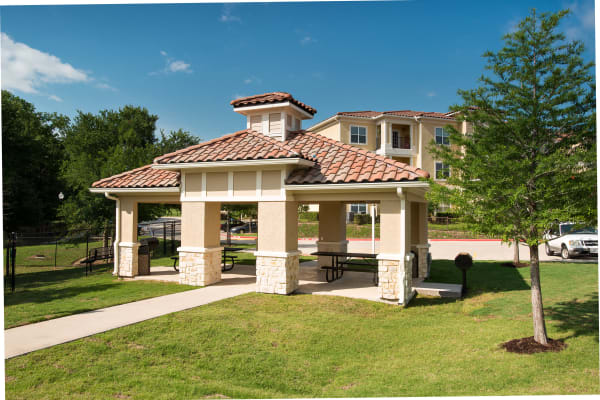 Clubhouse and outdoor pool at Estancia at Ridgeview Ranch in Plano, Texas