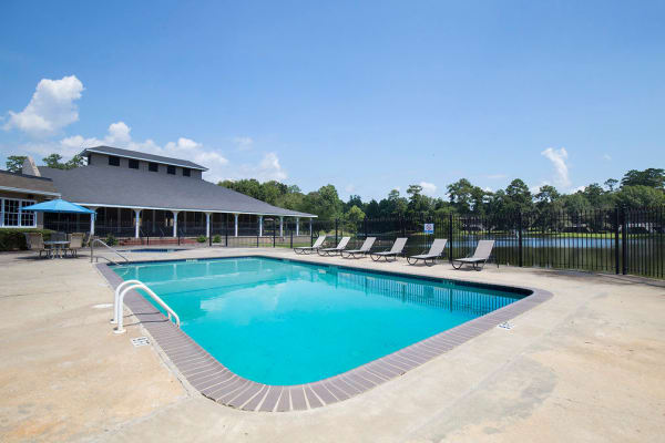 Beautiful swimming pool at Retreat at Ragan Park in Macon, Georgia