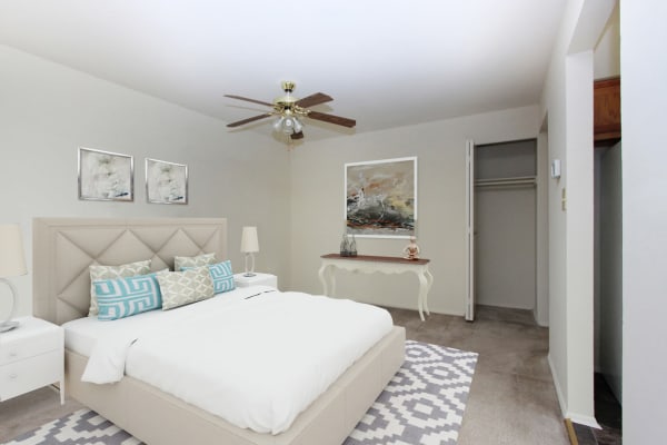 Take a virtual tour of a 1 bedroom, 1 bath floor plan at Glen Mar Apartment Homes in Glen Burnie, Maryland
