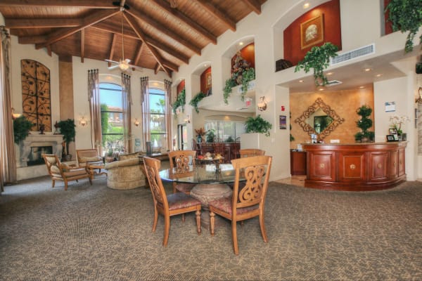 Community lobby and dining area at The Retreat at the Raven in Phoenix, Arizona