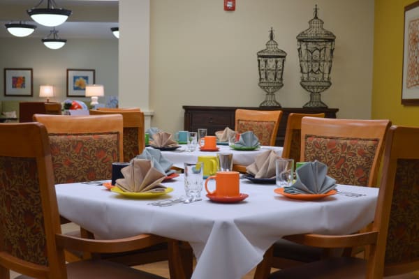 A decorated dining room table at Avenir Memory Care at Little Rock in Little Rock, Arkansas