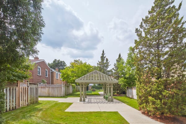 Courtyard at Lion's Gate in Etobicoke, ON