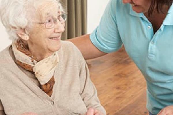 Resident and staff chatting in the dining room at Brentwood at Fore Ranch in Ocala, Florida